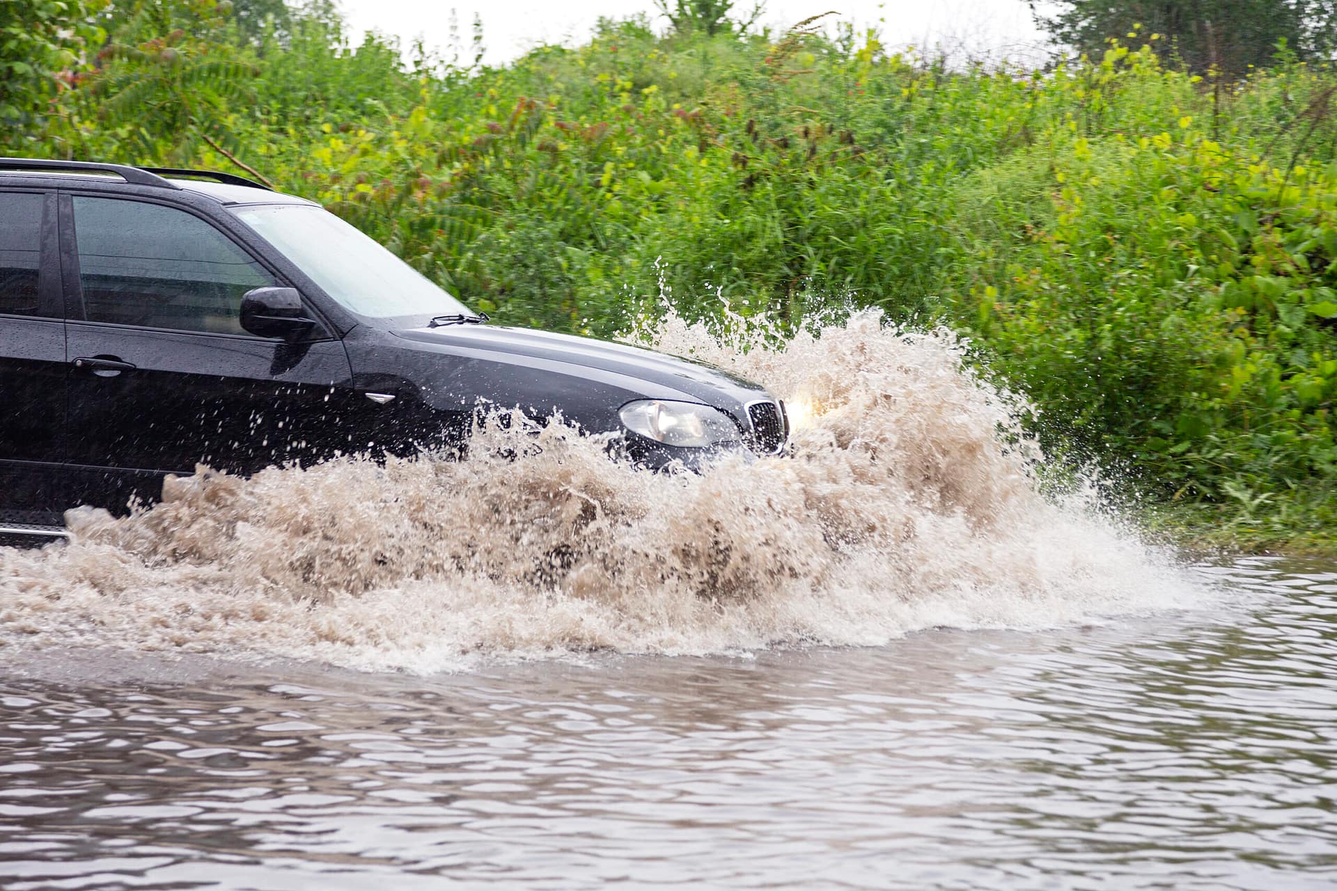 Are electric cars safe to drive through water? Electric Car Vibes